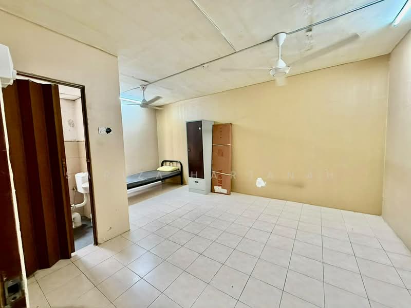 Pangsapuri untuk Dijual di Pusat Komersial Seksyen 7 - Sariza Hartanah - Bedroom - PropertyGuru.com.my