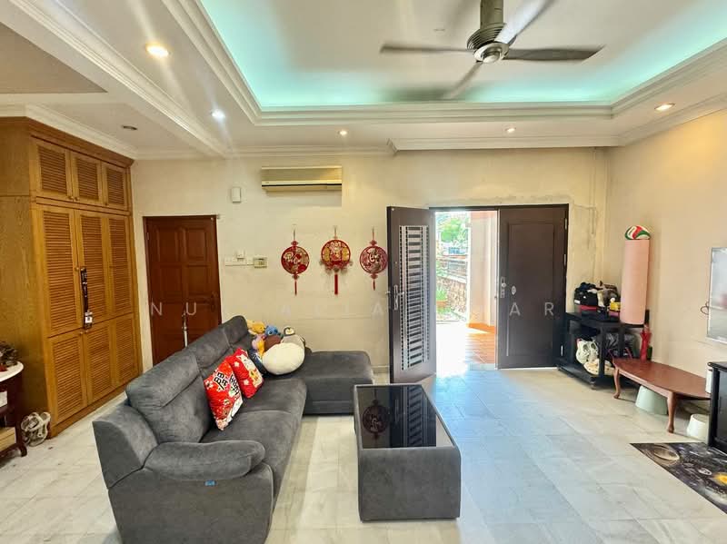 Rumah Teres 2-Tingkat untuk Dijual di Bukit Jelutong (Shah Alam) - Nur Alia Omar - Living Room - PropertyGuru.com.my
