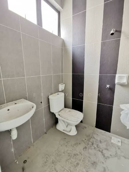 Rumah Berkembar untuk Dijual di Bandar Indahpura (Kulai) - Jeremy Goh - Bathroom - PropertyGuru.com.my