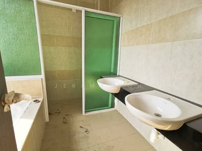 Rumah Berkembar untuk Dijual di Bandar Indahpura (Kulai) - Jeremy Goh - Bathroom - PropertyGuru.com.my