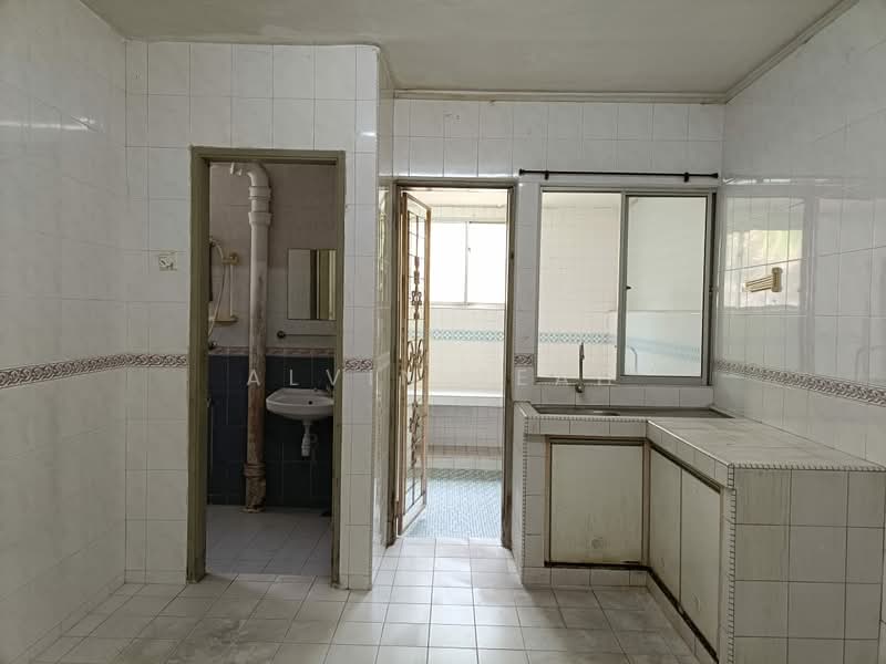 2-storey Terraced House for Sale in Damansara Jaya (Petaling Jaya) - Alvin Seah - Kitchen - PropertyGuru.com.my