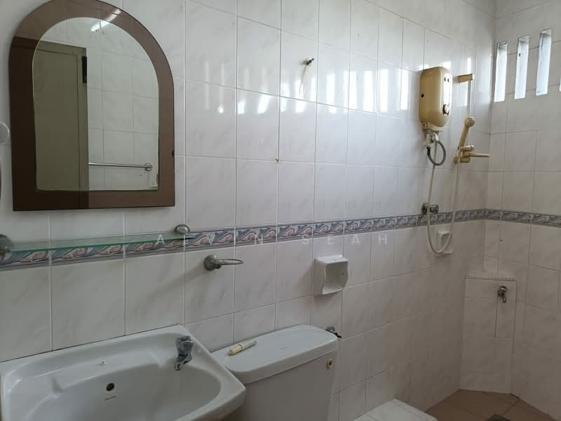 2-storey Terraced House for Sale in Damansara Jaya (Petaling Jaya) - Alvin Seah - Bathroom - PropertyGuru.com.my