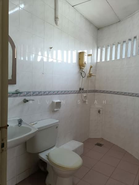 2-storey Terraced House for Sale in Damansara Jaya (Petaling Jaya) - Alvin Seah - Bathroom - PropertyGuru.com.my