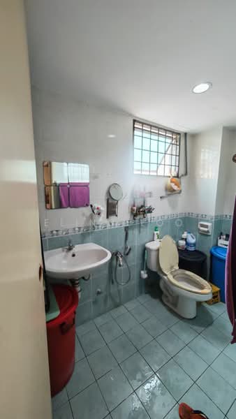 Kondominium untuk Dijual di Idaman Puteri - Eling Loo - Bathroom - PropertyGuru.com.my