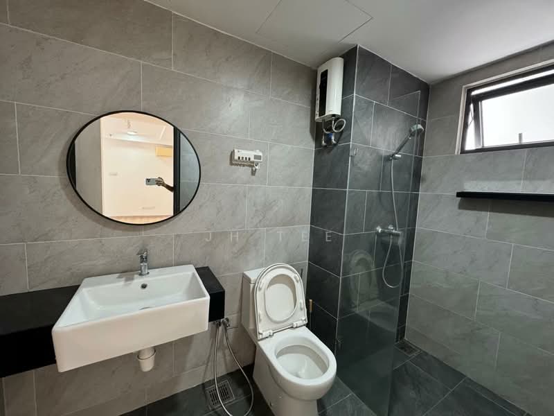 Servis Apartment untuk Disewa di Emporis - JH Tee - Bathroom - PropertyGuru.com.my