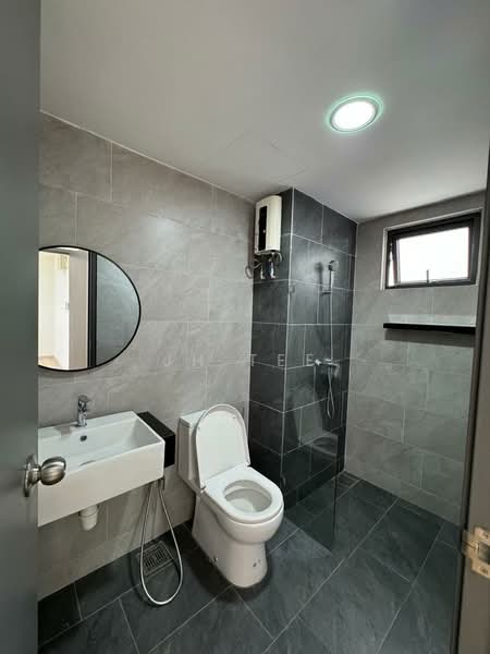 Servis Apartment untuk Disewa di Emporis - JH Tee - Bathroom - PropertyGuru.com.my