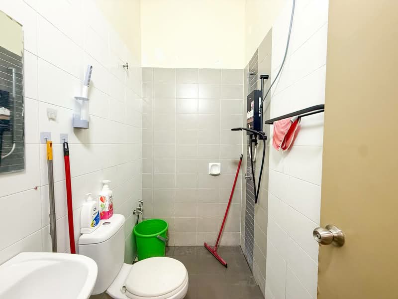 2-storey Terraced House for Sale in Taman Ixora (Sepang) - Ilman Nahri - Bathroom - PropertyGuru.com.my