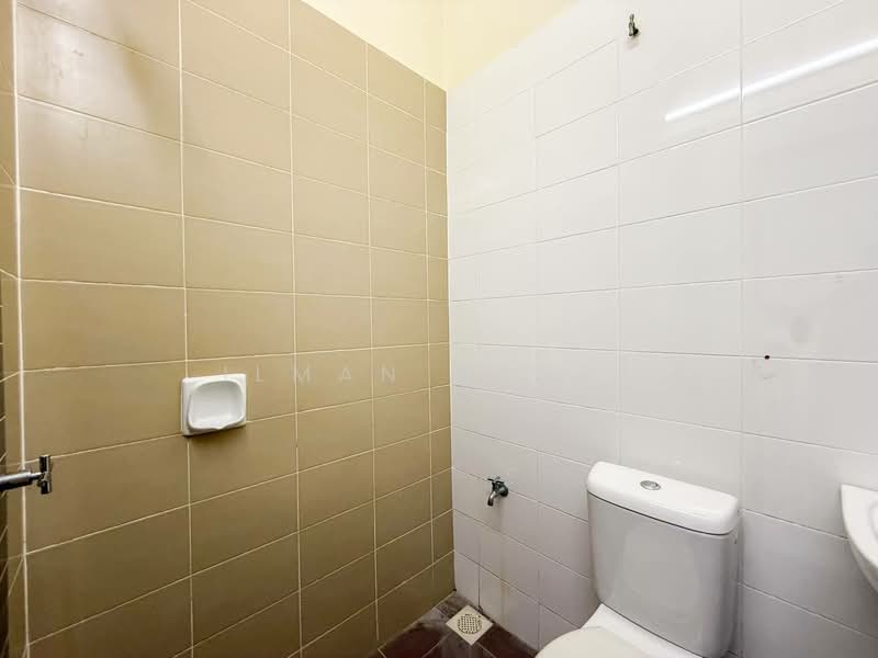 2-storey Terraced House for Sale in Taman Ixora (Sepang) - Ilman Nahri - Bathroom - PropertyGuru.com.my