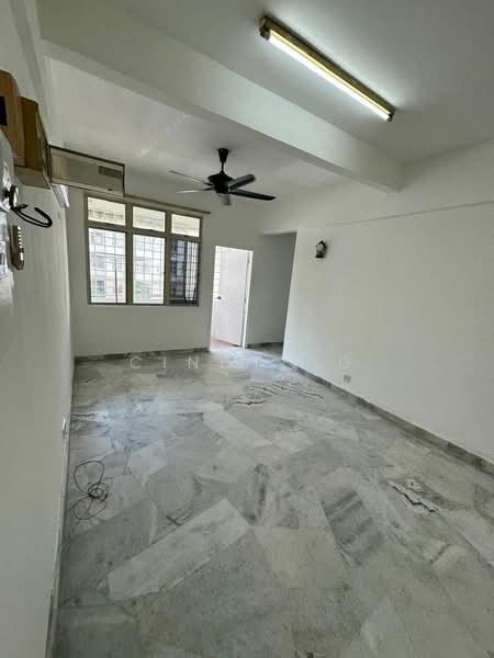 Pangsapuri untuk Dijual di Subang Perdana Goodyear Court 7 - Cindy Ng - Living Room - PropertyGuru.com.my