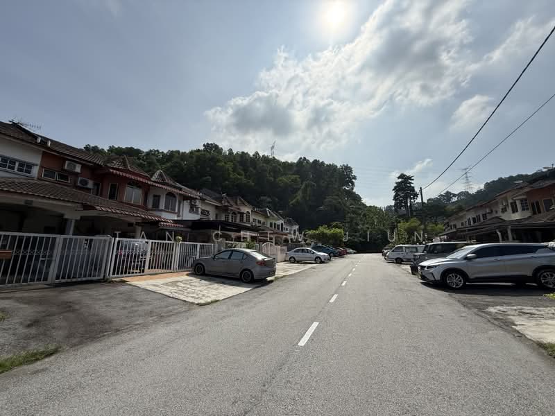 Terraced House for Sale in Taman Desa Serdang (Seri Kembangan) - Tan Chew Jiun - Exterior - PropertyGuru.com.my