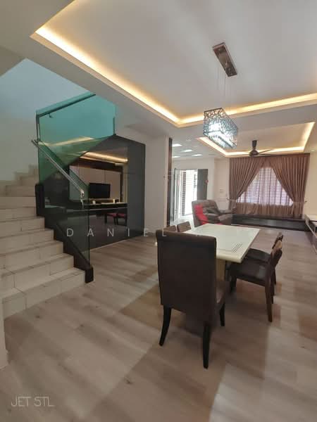 Rumah Teres 2 Tingkat untuk Dijual di Setia Indah 12 (Setia Alam) - Daniel Kok - Living Room - PropertyGuru.com.my