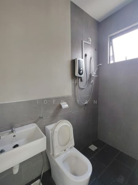 2-storey Terraced House for Sale in Bandar Pulai Jaya (Kulai) - Iden Tan - Bathroom - PropertyGuru.com.my