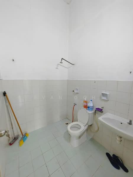 Rumah Teres 2 Tingkat untuk Disewa di Saujana Puchong (Puchong) - Evan Goh - Bathroom - PropertyGuru.com.my