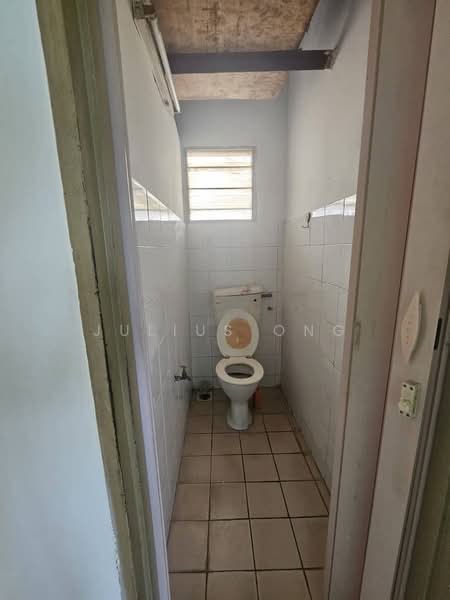 Apartment for Sale at Pangsapuri Lili - Julius Ong - Bathroom - PropertyGuru.com.my