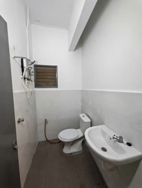 Pangsapuri untuk Dijual di The Riviera - SC Yap - Bathroom - PropertyGuru.com.my