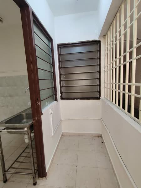 Pangsapuri untuk Disewa di Jelutong Park - Agnes Khoo - Balcony - PropertyGuru.com.my