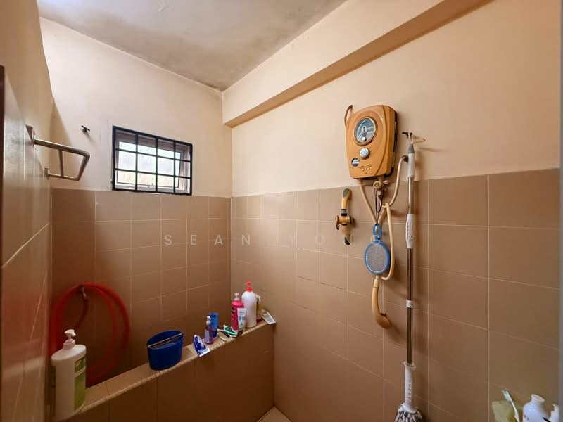 1-storey Terraced House for Sale in Desa Jaya Kepong (Kepong) - Sean Yong - Bathroom - PropertyGuru.com.my