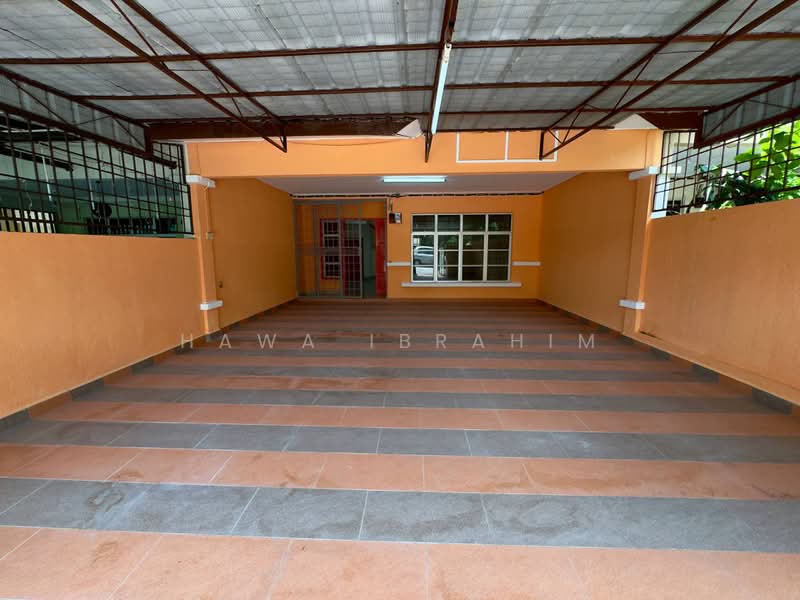 2-storey Terraced House for Sale in Taman Pelangi Semenyih (Semenyih) - Hawa Ibrahim - Car Park - PropertyGuru.com.my