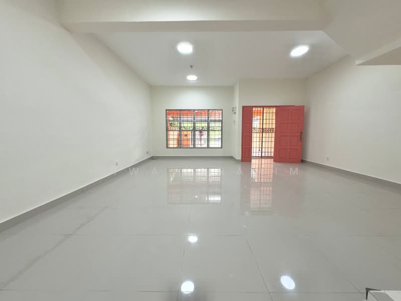 2-storey Terraced House for Sale in Taman Pelangi Semenyih (Semenyih) - Hawa Ibrahim - Living Room - PropertyGuru.com.my