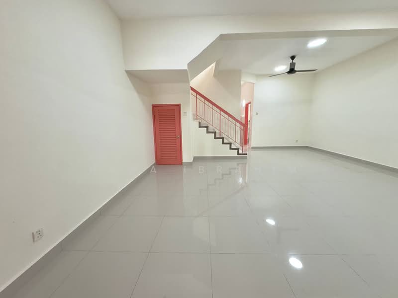 2-storey Terraced House for Sale in Taman Pelangi Semenyih (Semenyih) - Hawa Ibrahim - Living Room - PropertyGuru.com.my