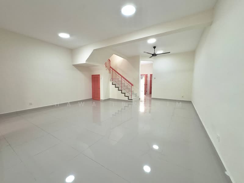2-storey Terraced House for Sale in Taman Pelangi Semenyih (Semenyih) - Hawa Ibrahim - Living Room - PropertyGuru.com.my