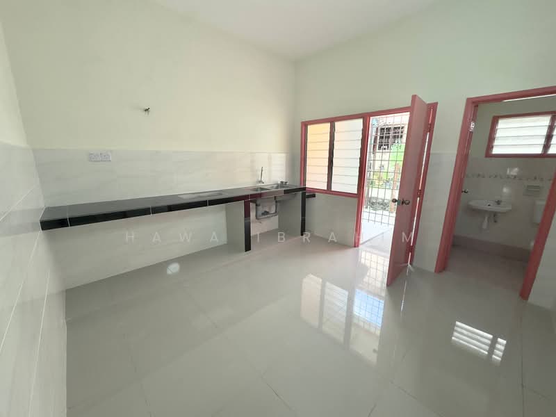 2-storey Terraced House for Sale in Taman Pelangi Semenyih (Semenyih) - Hawa Ibrahim - Kitchen - PropertyGuru.com.my