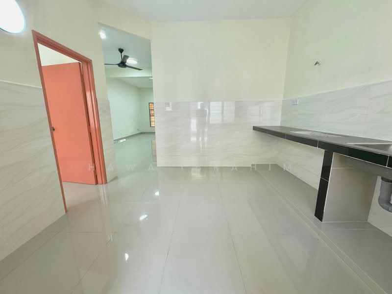 2-storey Terraced House for Sale in Taman Pelangi Semenyih (Semenyih) - Hawa Ibrahim - Kitchen - PropertyGuru.com.my