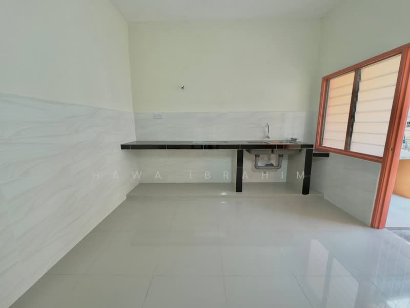 2-storey Terraced House for Sale in Taman Pelangi Semenyih (Semenyih) - Hawa Ibrahim - Kitchen - PropertyGuru.com.my