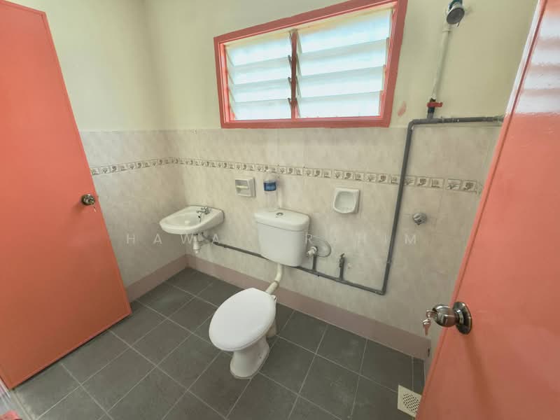 2-storey Terraced House for Sale in Taman Pelangi Semenyih (Semenyih) - Hawa Ibrahim - Bathroom - PropertyGuru.com.my