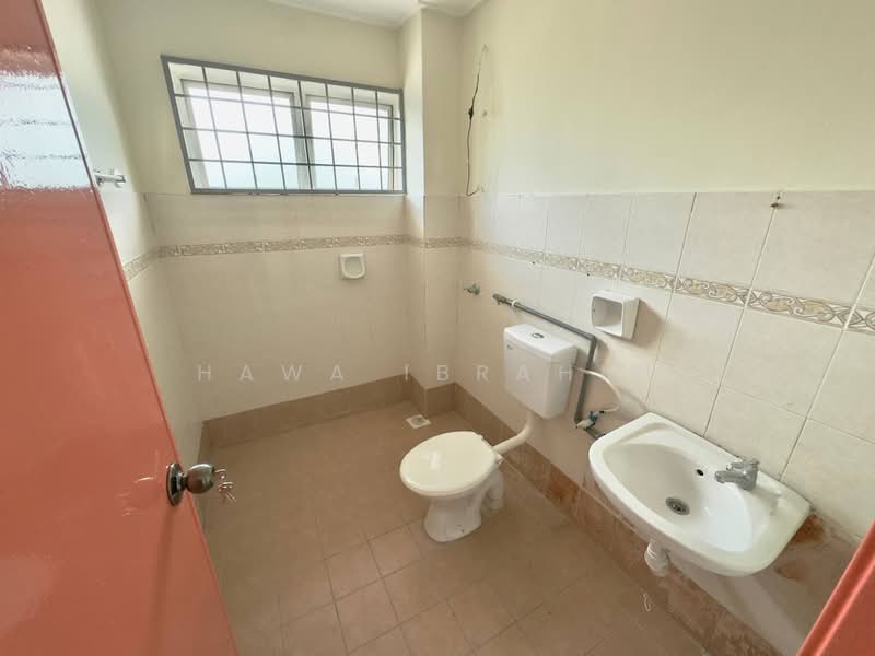 2-storey Terraced House for Sale in Taman Pelangi Semenyih (Semenyih) - Hawa Ibrahim - Bathroom - PropertyGuru.com.my