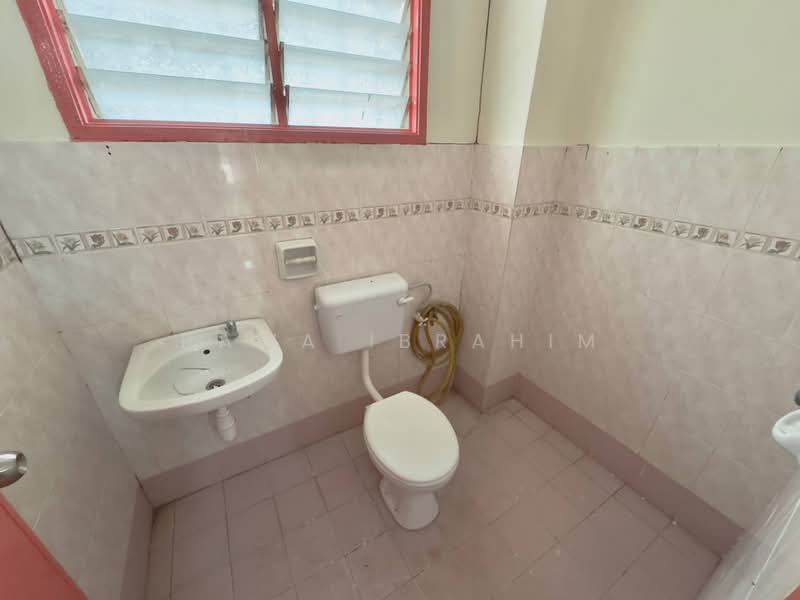 2-storey Terraced House for Sale in Taman Pelangi Semenyih (Semenyih) - Hawa Ibrahim - Bathroom - PropertyGuru.com.my