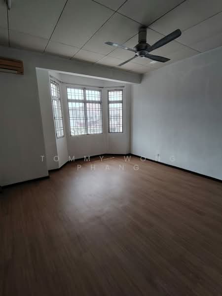 2-storey Terraced House for Rent in Bandar Putra Permai (Seri Kembangan) - Tommy Wong Phang - Living Room - PropertyGuru.com.my