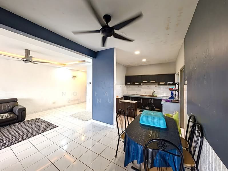 Condominium for Sale at Sri Suajaya Condominium - NORFADILAH ZAINUDDIN - Living Room - PropertyGuru.com.my