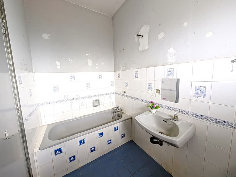 Condominium for Sale at Sri Suajaya Condominium - NORFADILAH ZAINUDDIN - Bathroom - PropertyGuru.com.my
