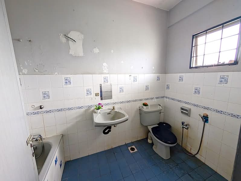 Condominium for Sale at Sri Suajaya Condominium - NORFADILAH ZAINUDDIN - Bathroom - PropertyGuru.com.my