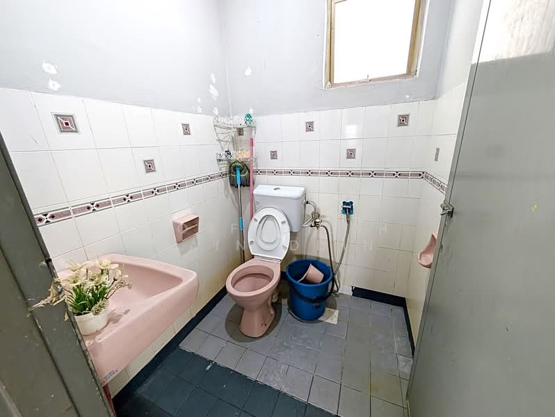 Condominium for Sale at Sri Suajaya Condominium - NORFADILAH ZAINUDDIN - Bathroom - PropertyGuru.com.my
