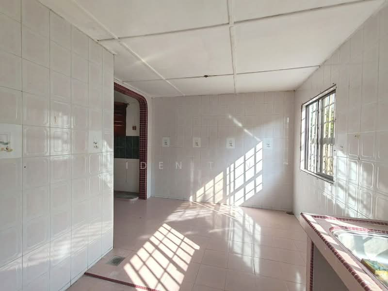1-storey Terraced House for Sale in Taman Johor Jaya (Johor Bahru) - Iden Tan - Kitchen - PropertyGuru.com.my