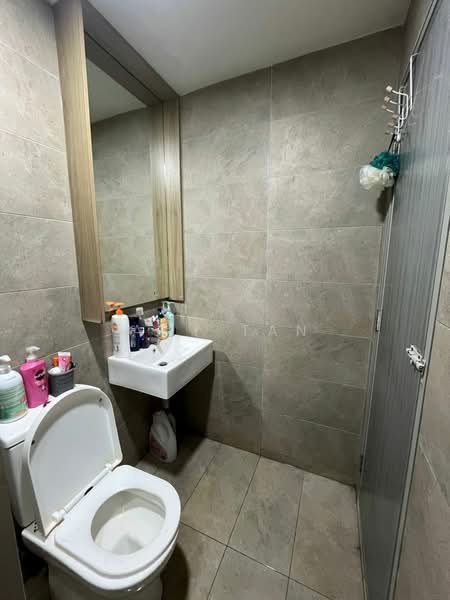 Servis Apartment untuk Dijual di Suasana @ Utropolis - Amy Tan - Bathroom - PropertyGuru.com.my