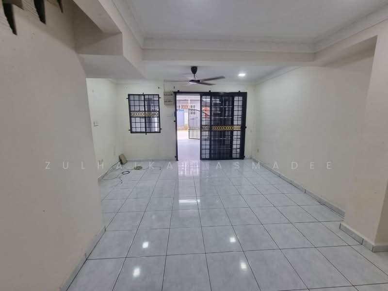 Rumah Teres 2 Tingkat untuk Disewa di Taman Sri Sinar (Segambut) - Zulhaikal Asmadee - Living Room - PropertyGuru.com.my