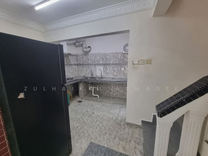 Rumah Teres 2 Tingkat untuk Disewa di Taman Sri Sinar (Segambut) - Zulhaikal Asmadee - Kitchen - PropertyGuru.com.my