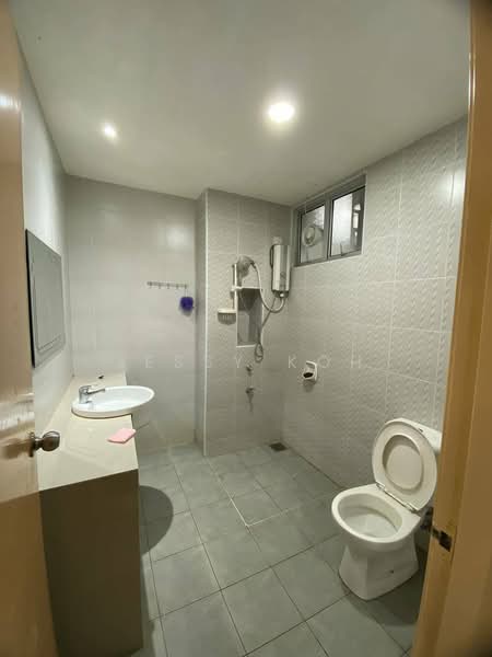 Pangsapuri untuk Disewa di Austin Suites (Permata Austin) - Jessy Koh - Bathroom - PropertyGuru.com.my