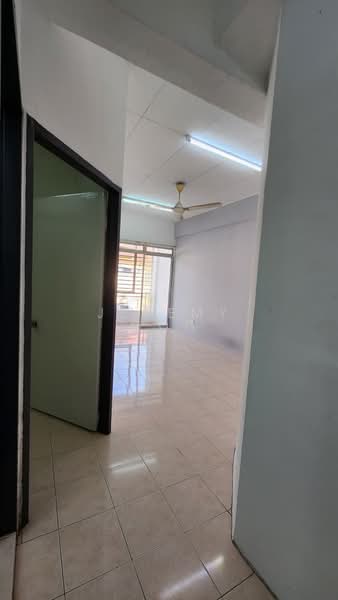 Pangsapuri untuk Dijual di Taman Putri Kulai - Jeremy Goh - Interior - PropertyGuru.com.my