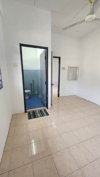 Pangsapuri untuk Dijual di Taman Putri Kulai - Jeremy Goh - Bathroom - PropertyGuru.com.my