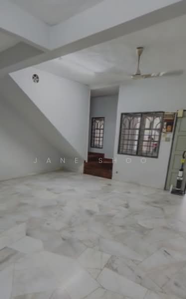 Rumah Teres 2 Tingkat untuk Dijual di Taman Sungai Besi Indah (Seri Kembangan) - Jane Shoo - Living Room - PropertyGuru.com.my
