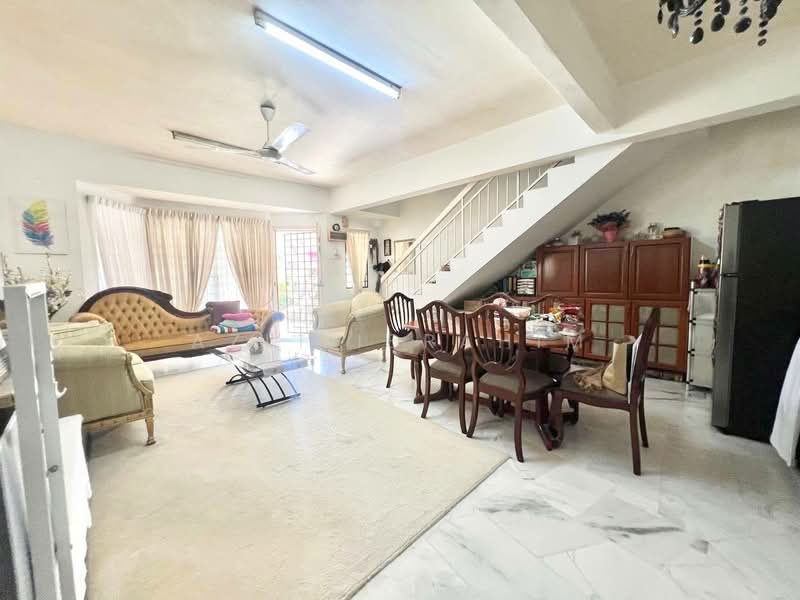2-storey Terraced House for Sale in Kajang (Selangor) - Azli Ibrahim - Living Room - PropertyGuru.com.my
