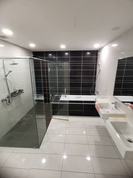 Rumah Berkembar untuk Disewa di 16 Sierra (Puchong) - Tron Wan - Bathroom - PropertyGuru.com.my