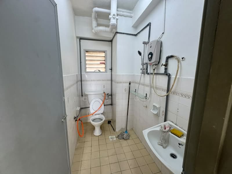 Condominium for Sale at Pandan Heights Condominium - Nicole Goh - Bathroom - PropertyGuru.com.my