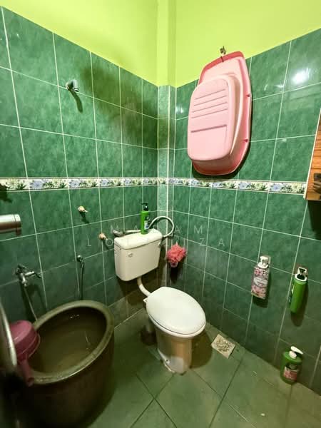 1-storey Terraced House for Sale in Taman Bukit Kepayang (Bukit Kepayang) - Madam Lolaliza - Bathroom - PropertyGuru.com.my