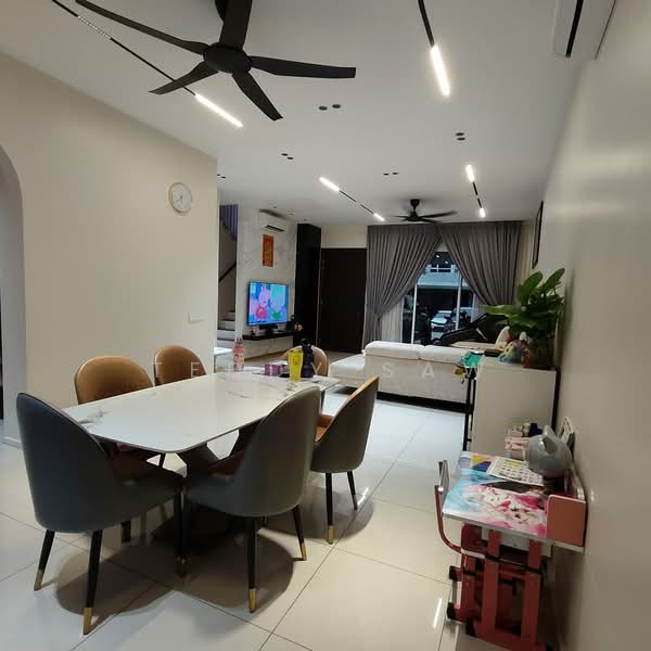 Rumah Teres untuk Dijual di Tamansari (Rawang) - Teddy Saw - Living Room - PropertyGuru.com.my