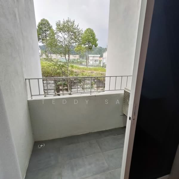 Rumah Teres untuk Dijual di Tamansari (Rawang) - Teddy Saw - Balcony - PropertyGuru.com.my
